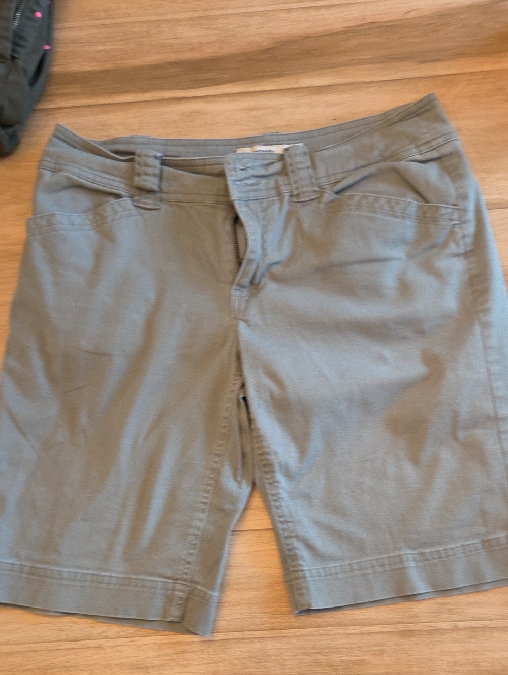 Womens Size 4 Inseam 9" By Crazy Shirts Brand